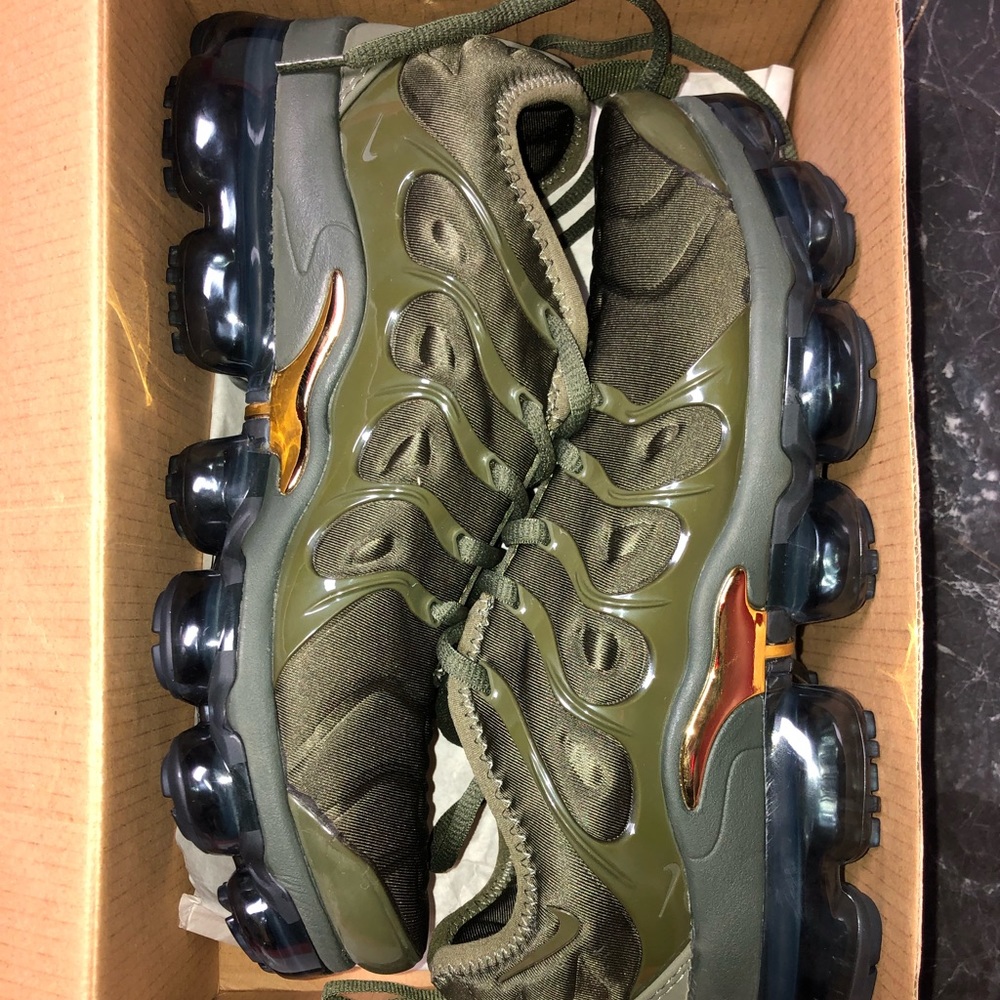 Women’s Vapormax Plus Army Green